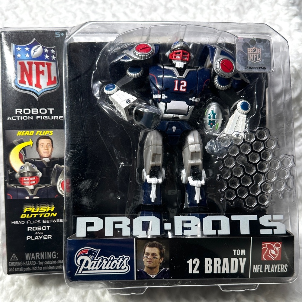 NIB NFL Patriots Tom Brady Pro-Bot Action Figure Football 2008 #22 Collectible